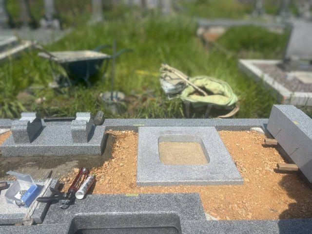 養老町墓地　新しい墓石の建立　⑤墓石設置